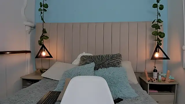 Snapshot of Paulina_Lopezz chatting on March 13, 8:43 pm Paulina Lopezz online show from March 13, 8:43 pm