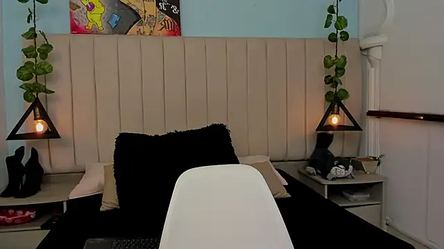 Snapshot of Paulina_Lopezz chatting on October 23, 7:45 pm Paulina Lopezz online show from October 23, 7:45 pm