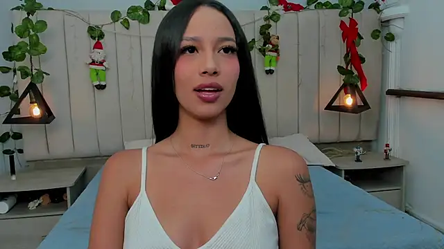 Snapshot of Paulina_Lopezz chatting on December 15, 9:52 pm Paulina Lopezz online show from December 15, 9:52 pm