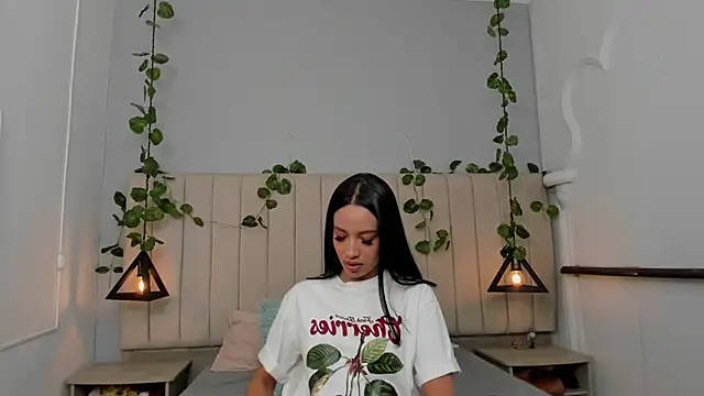 Snapshot of Paulina_Lopezz chatting on January 9, 8:43 pm Paulina Lopezz online show from January 9, 8:43 pm