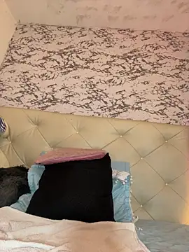 Lili  taylor online show from October 4, 12:30 am