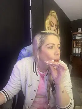 viktoria davis  online show from November 11, 11:49 pm