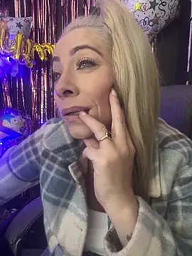 viktoria davis  online show from December 19, 11:34 pm