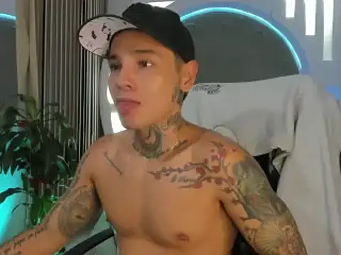 Snapshot of tattokoi chatting on February 23, 8:17 am tattokoi online show from February 23, 8:17 am