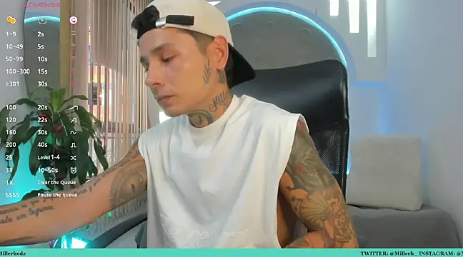 Snapshot of tattokoi chatting on March 2, 10:05 pm tattokoi online show from March 2, 10:05 pm