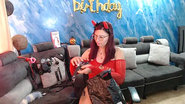 sachaclinford online show from October 28, 8:11 pm