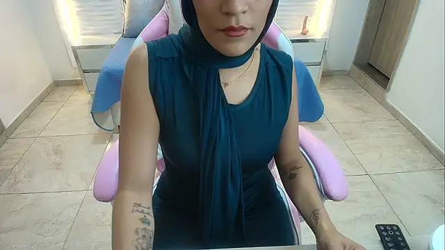 Snapshot of Zulema_hamdi chatting on February 1, 10:44 pm Zulema hamdi online show from February 1, 10:44 pm