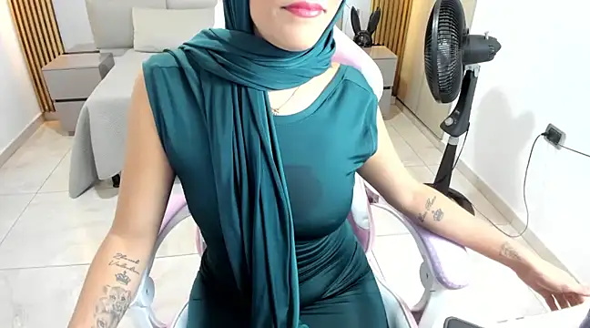 Snapshot of Zulema_hamdi chatting on February 6, 3:41 pm Zulema hamdi online show from February 6, 3:41 pm