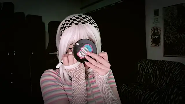 roxy toxic online show from April 9, 12:54 am