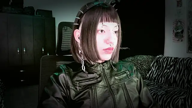 Snapshot of roxy_toxic chatting on April 28, 1:26 am roxy toxic online show from April 28, 1:26 am