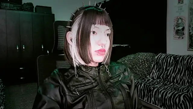 Snapshot of roxy_toxic chatting on April 29, 12:59 am roxy toxic online show from April 29, 12:59 am