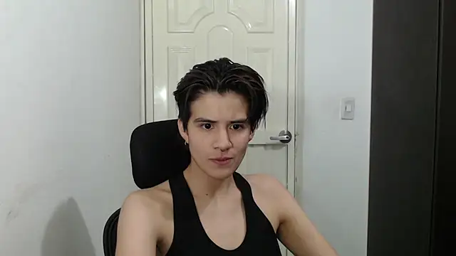 Snapshot of Dha_lia0 chatting on January 19, 4:12 am Dha lia0 online show from January 19, 4:12 am