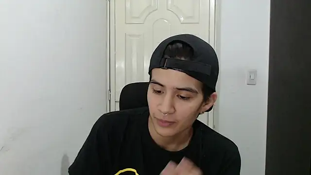 Snapshot of Dha_lia0 chatting on January 20, 1:28 am Dha lia0 online show from January 20, 1:28 am