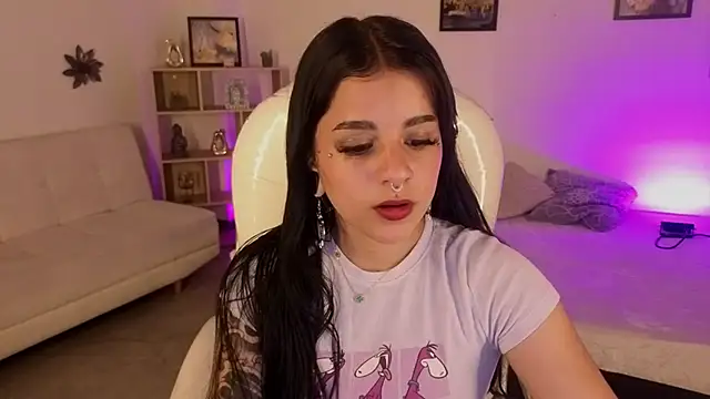 Nicole Foxx  online show from October 24, 7:32 pm