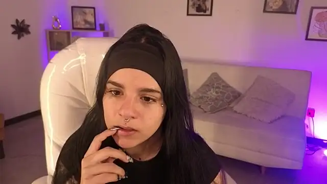 Nicole Foxx  online show from November 20, 7:13 pm