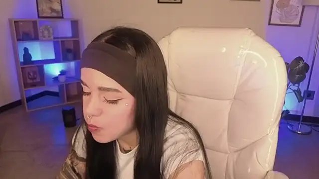 Nicole Foxx  online show from November 25, 7:47 pm