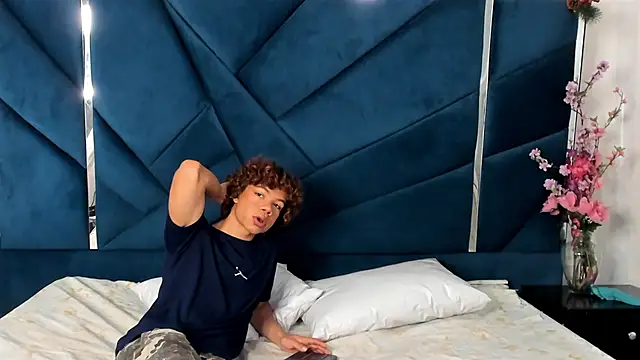 Snapshot of DanteAndKyle chatting on February 7, 12:50 pm DanteAndKyle online show from February 7, 12:50 pm