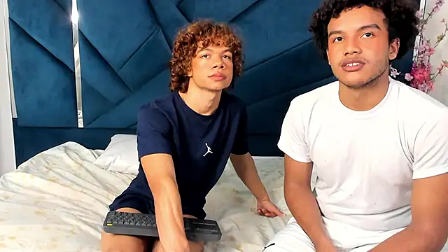 Snapshot of DanteAndKyle chatting on February 7, 3:52 pm DanteAndKyle online show from February 7, 3:52 pm