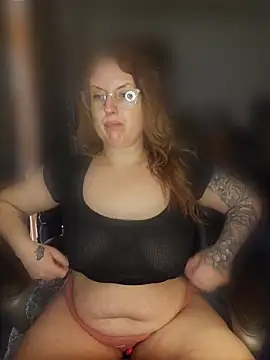 Snapshot of TattedMamaXOXO chatting on March 18, 6:11 pm TattedMamaXOXO online show from March 18, 6:11 pm