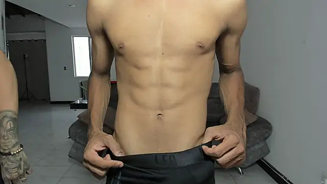 hotlittleones18 online show from October 31, 8:54 pm