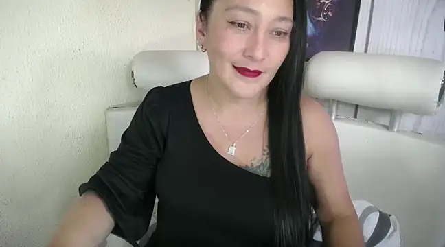 Snapshot of JULIANAWET69 chatting on January 2, 6:56 pm JULIANAWET69 online show from January 2, 6:56 pm