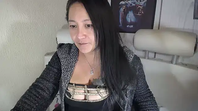 Snapshot of JULIANAWET69 chatting on January 5, 4:04 am JULIANAWET69 online show from January 5, 4:04 am