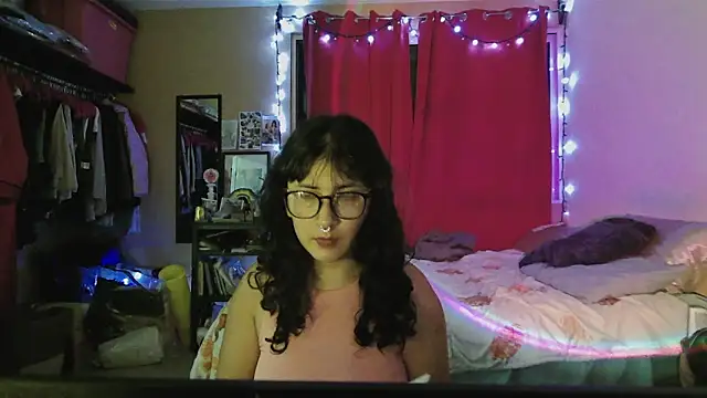 Snapshot of GinnyDelice chatting on July 1, 2:13 am GinnyDelice online show from July 1, 2:13 am