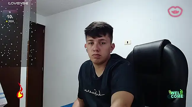 Snapshot of Alan_red chatting on February 24, 5:54 am Alan red online show from February 24, 5:54 am