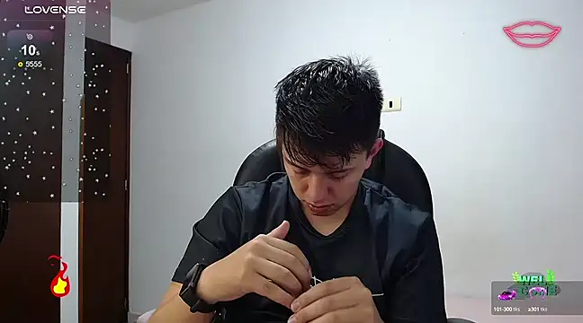 Snapshot of Alan_red chatting on March 6, 1:37 am Alan red online show from March 6, 1:37 am