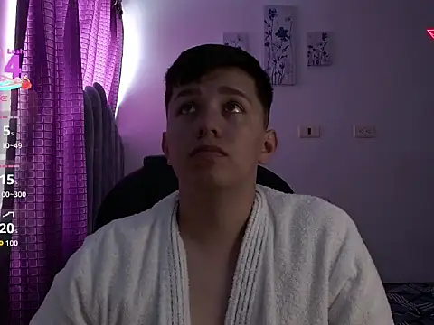 Snapshot of Alan_red chatting on September 8, 3:44 pm Alan red online show from September 8, 3:44 pm