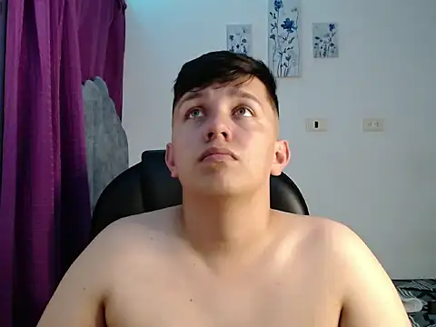 Snapshot of Alan_red chatting on October 2, 12:28 am Alan red online show from October 2, 12:28 am