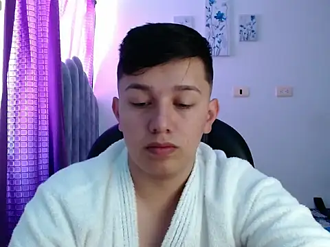 Snapshot of Alan_red chatting on October 2, 2:13 pm Alan red online show from October 2, 2:13 pm