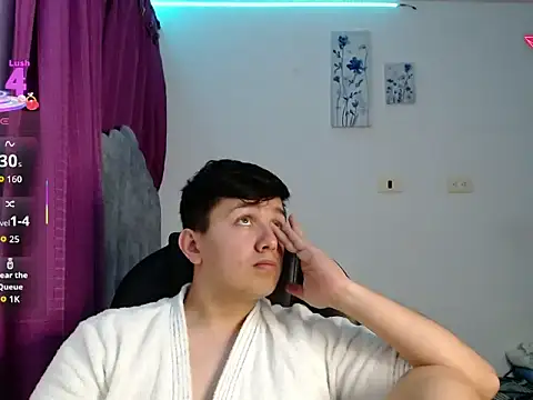 Snapshot of Alan_red chatting on October 30, 12:23 am Alan red online show from October 30, 12:23 am