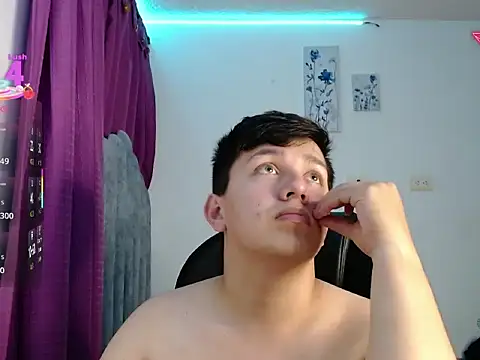 Snapshot of Alan_red chatting on October 31, 12:22 am Alan red online show from October 31, 12:22 am