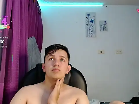 Snapshot of Alan_red chatting on November 1, 12:56 am Alan red online show from November 1, 12:56 am