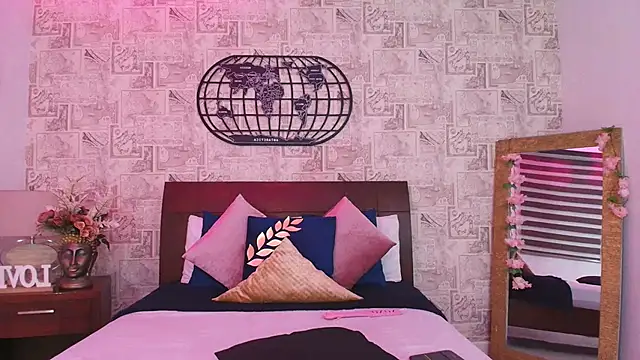 Bella Smiith  online show from October 15, 12:49 pm