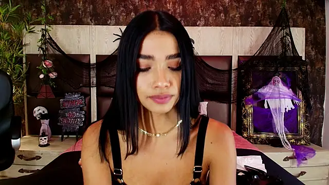 Bella Smiith  online show from November 1, 7:27 pm