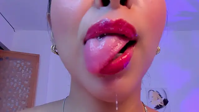 sophierooy22 online show from March 14, 10:50 am