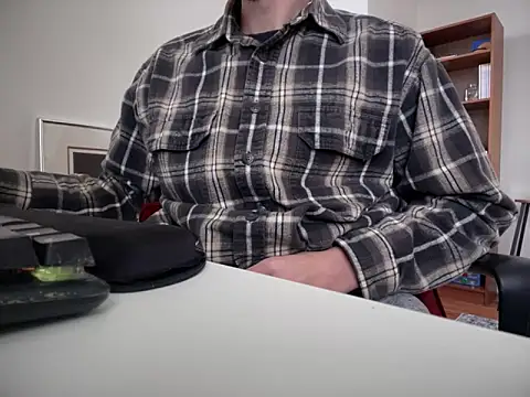 Snapshot of Prolapse_Pig chatting on February 9, 5:01 pm Prolapse Pig online show from February 9, 5:01 pm