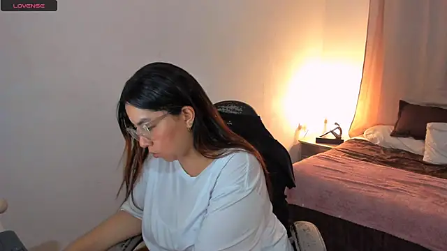 Snapshot of brithany_olson25 chatting on October 15, 12:55 am brithany olson25 online show from October 15, 12:55 am
