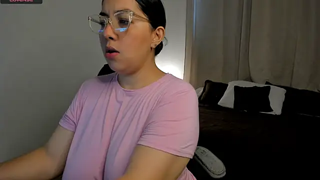 Snapshot of brithany_olson25 chatting on October 22, 1:00 pm brithany olson25 online show from October 22, 1:00 pm