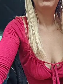 SweetyNinaOff1 online show from February 22, 2:37 pm