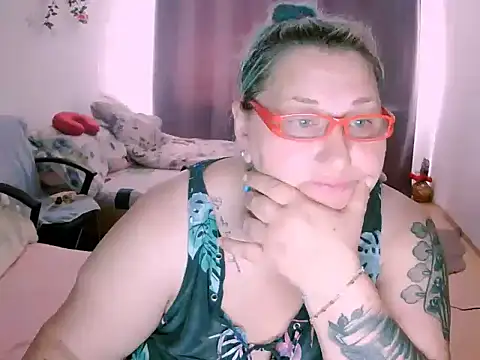 Snapshot of mayamayx chatting on July 2, 9:15 am mayamayx online show from July 2, 9:15 am