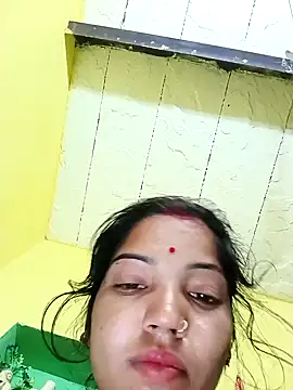 Snapshot of Bhuvi_Bedi chatting on January 30, 11:13 pm Bhuvi Bedi online show from January 30, 11:13 pm