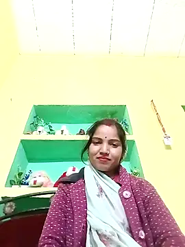 Snapshot of Bhuvi_Bedi chatting on February 6, 1:32 pm Bhuvi Bedi online show from February 6, 1:32 pm
