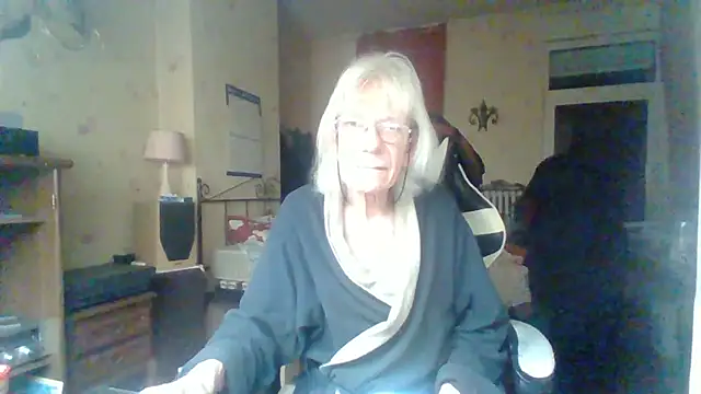 rosanetrav online show from November 18, 5:01 am