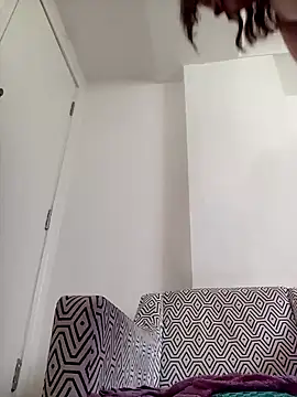 HotHornyEmmaX online show from March 1, 4:11 pm