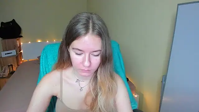 EmilyPaw online show from February 4, 12:55 pm