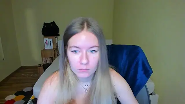 EmilyPaw online show from February 14, 8:52 am