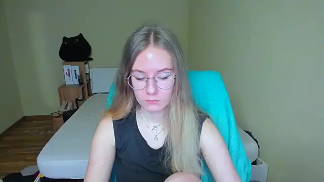 EmilyPaw online show from February 16, 9:48 am